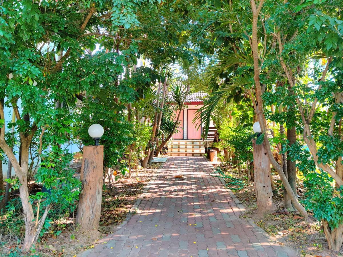 Thong Paeka Hotel Prasat Exterior foto