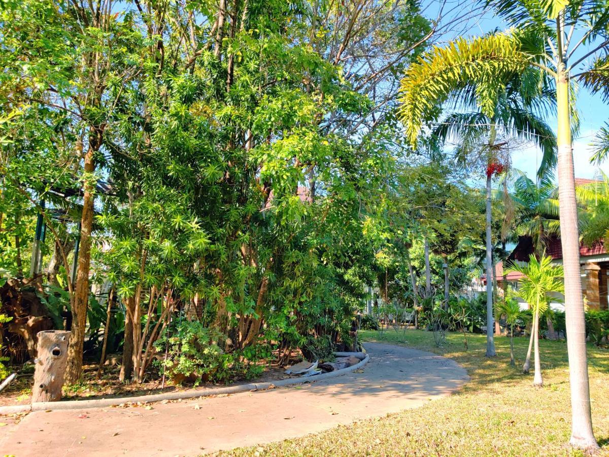 Thong Paeka Hotel Prasat Exterior foto