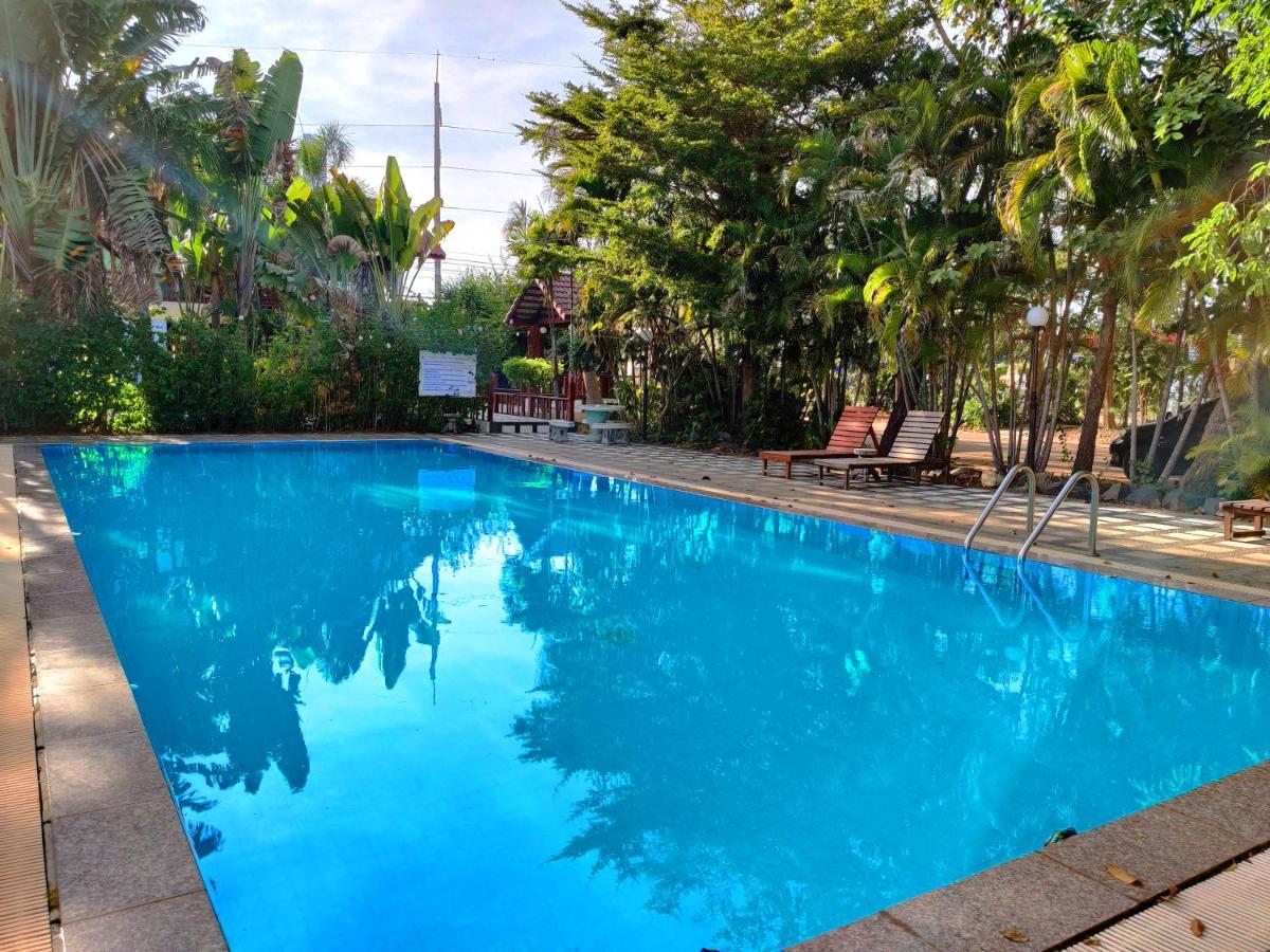 Thong Paeka Hotel Prasat Exterior foto