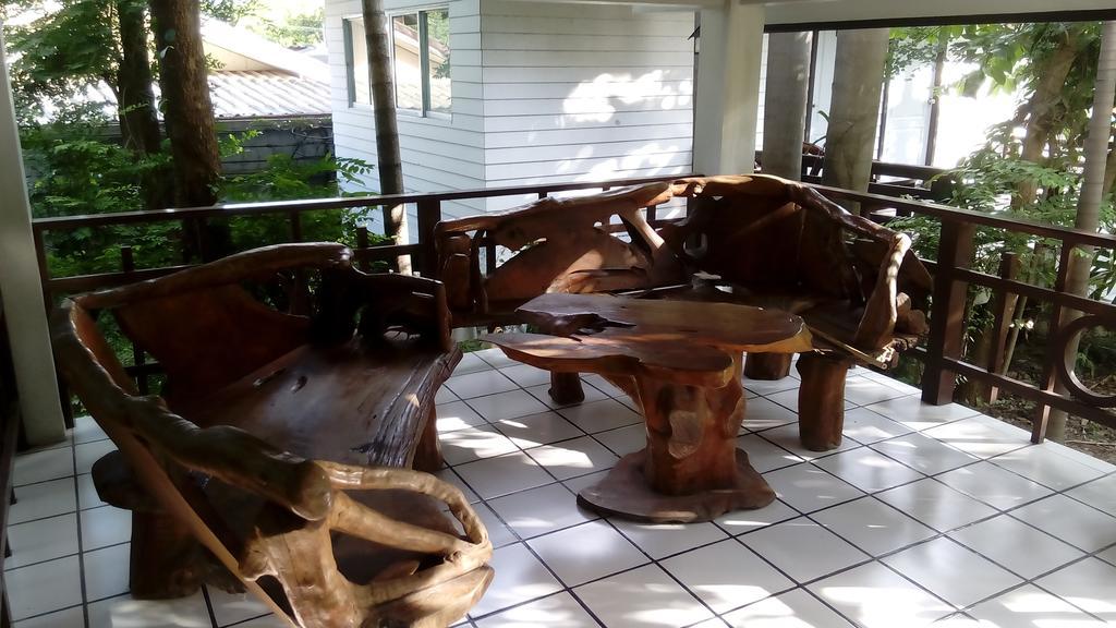 Thong Paeka Hotel Prasat Exterior foto